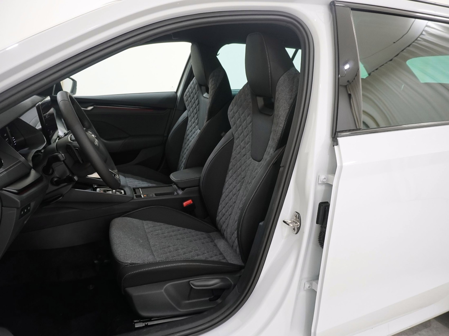 SKODA Octavia 2.0 TSI SportLine 4x4 DSG-image-12