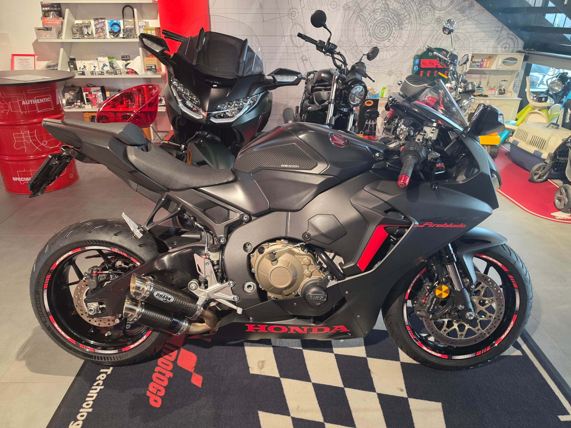 HONDA CBR 1000 RR ABS-showroom-element-2