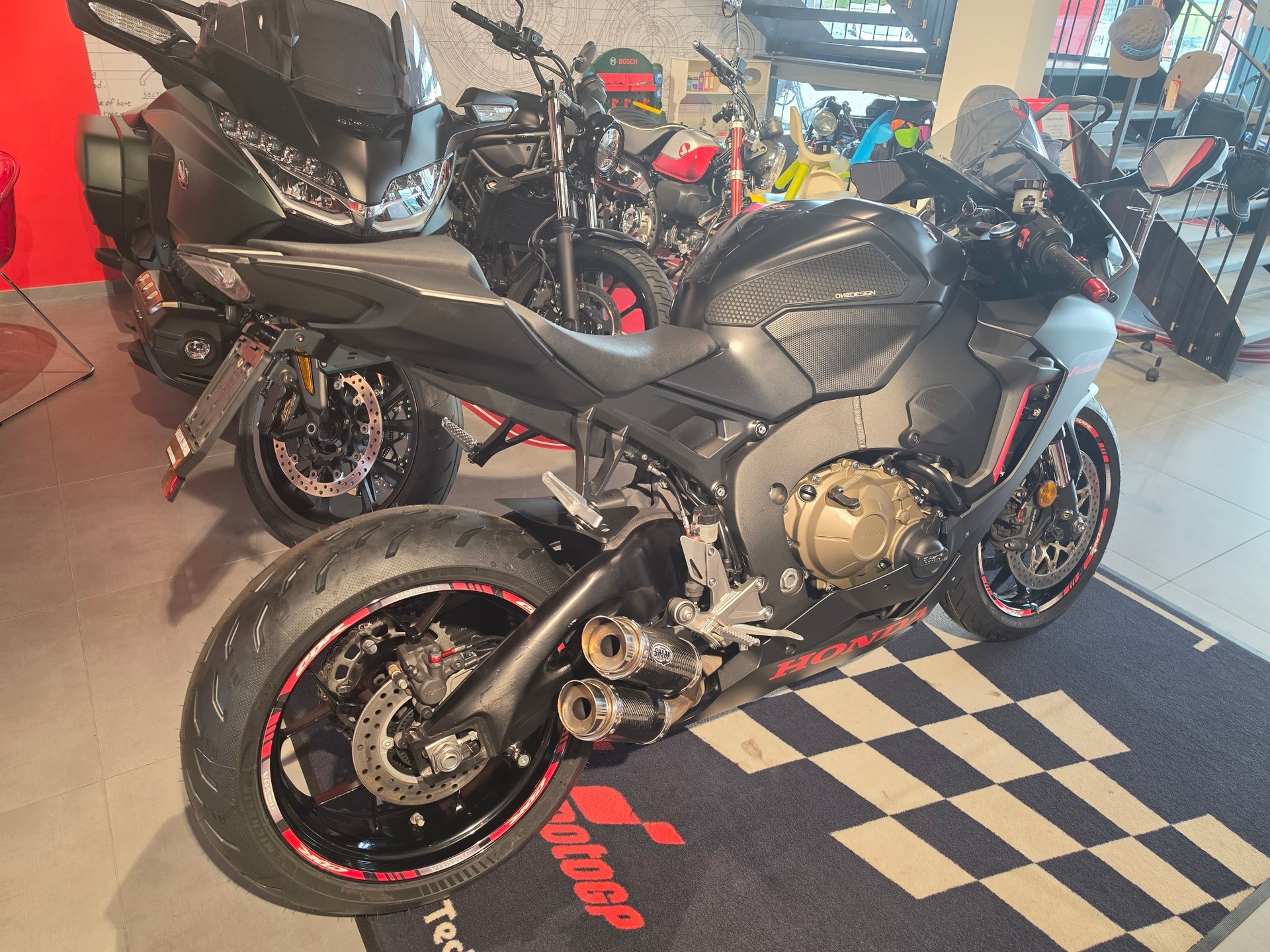 HONDA CBR 1000 RR ABS-showroom-element-3