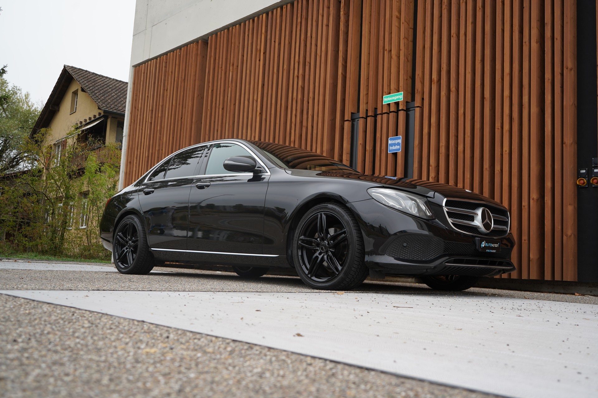 MERCEDES-BENZ E 200 AVANTGARDE 9G-TRONIC l 184 PS-image-11
