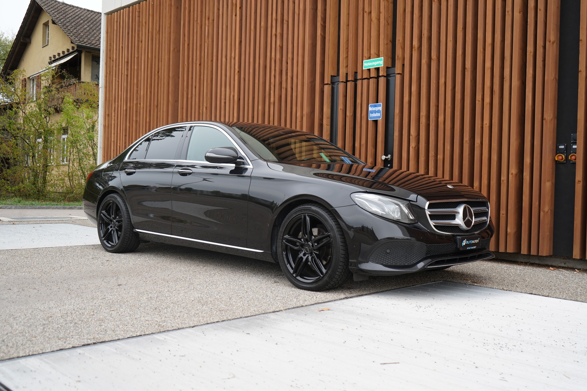 MERCEDES-BENZ E 200 AVANTGARDE 9G-TRONIC l 184 PS-image-13