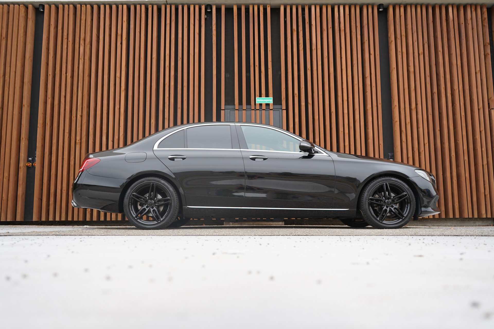 MERCEDES-BENZ E 200 AVANTGARDE 9G-TRONIC l 184 PS-image-0
