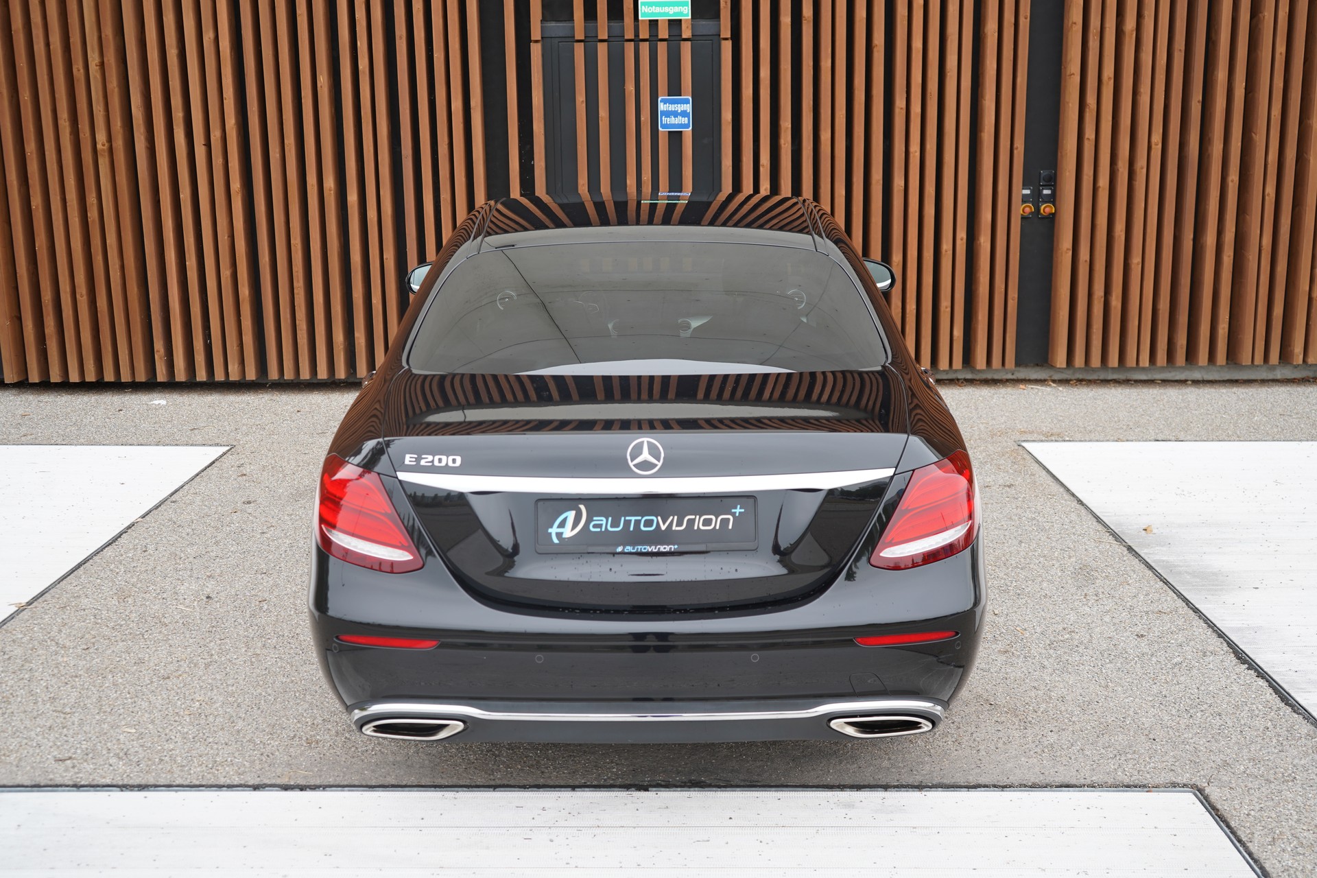 MERCEDES-BENZ E 200 AVANTGARDE 9G-TRONIC l 184 PS-image-16