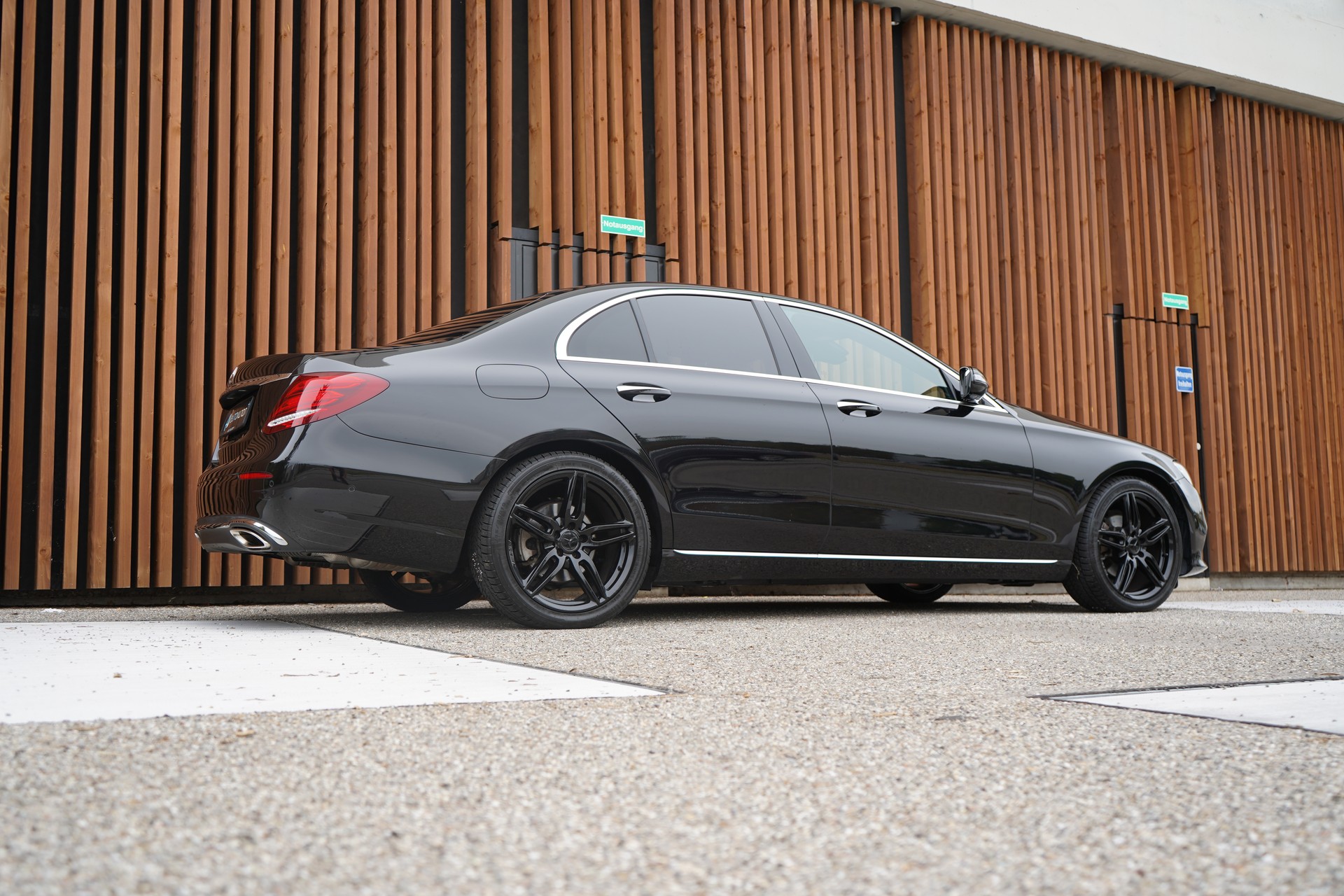 MERCEDES-BENZ E 200 AVANTGARDE 9G-TRONIC l 184 PS-image-12