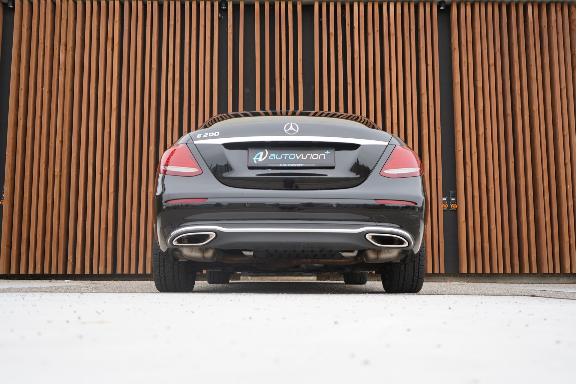 MERCEDES-BENZ E 200 AVANTGARDE 9G-TRONIC l 184 PS-image-17
