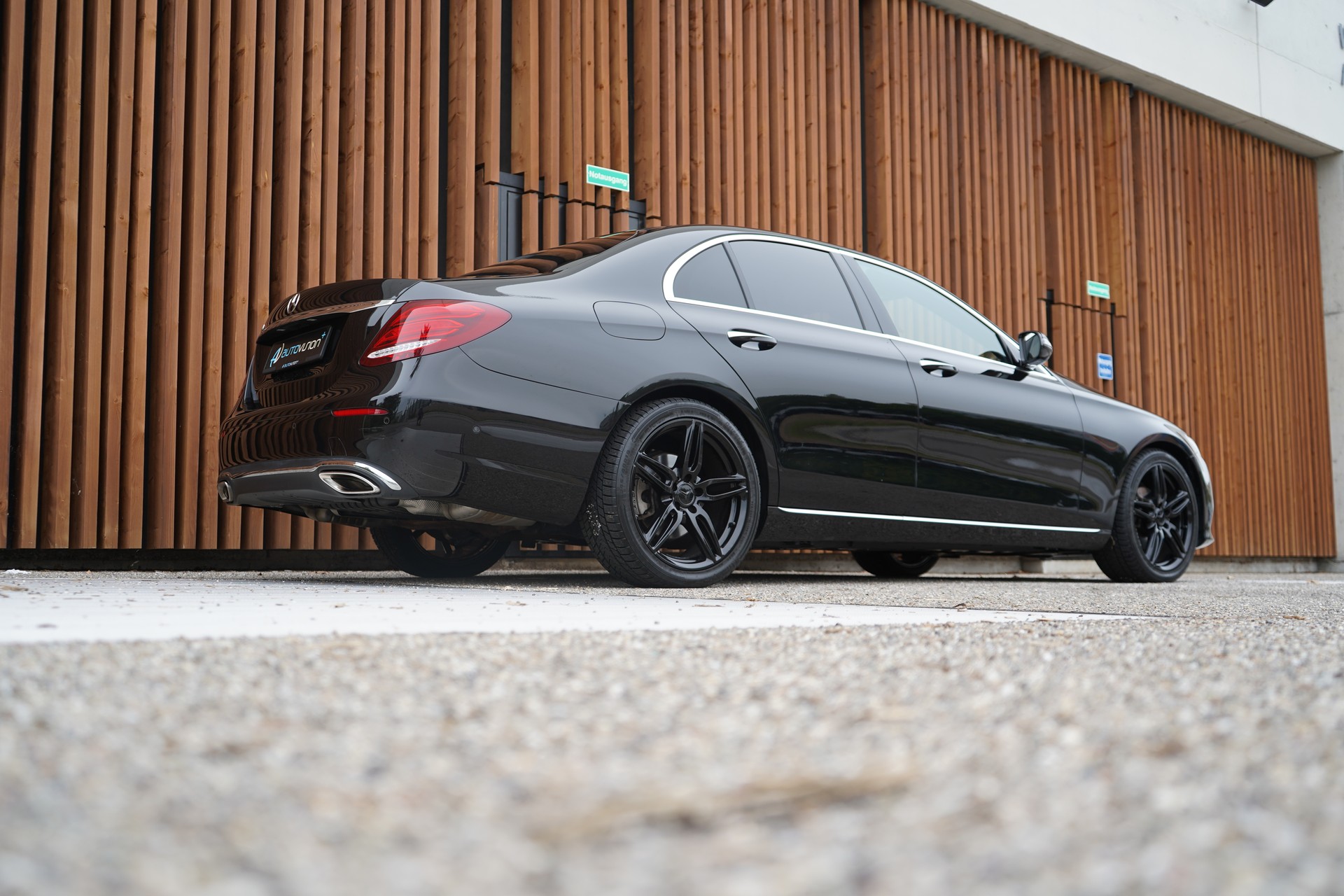 MERCEDES-BENZ E 200 AVANTGARDE 9G-TRONIC l 184 PS-image-10
