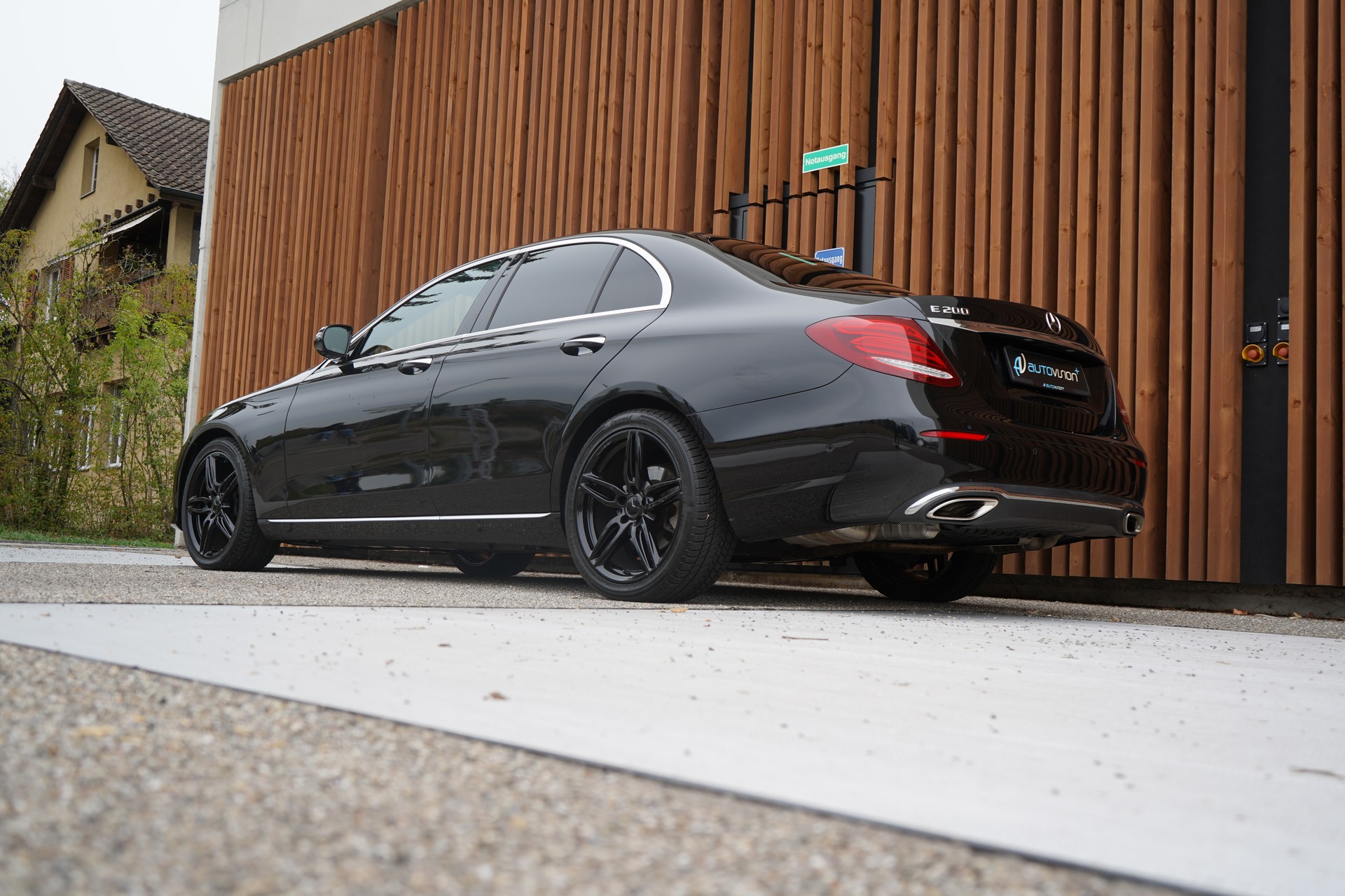 MERCEDES-BENZ E 200 AVANTGARDE 9G-TRONIC l 184 PS-image-9