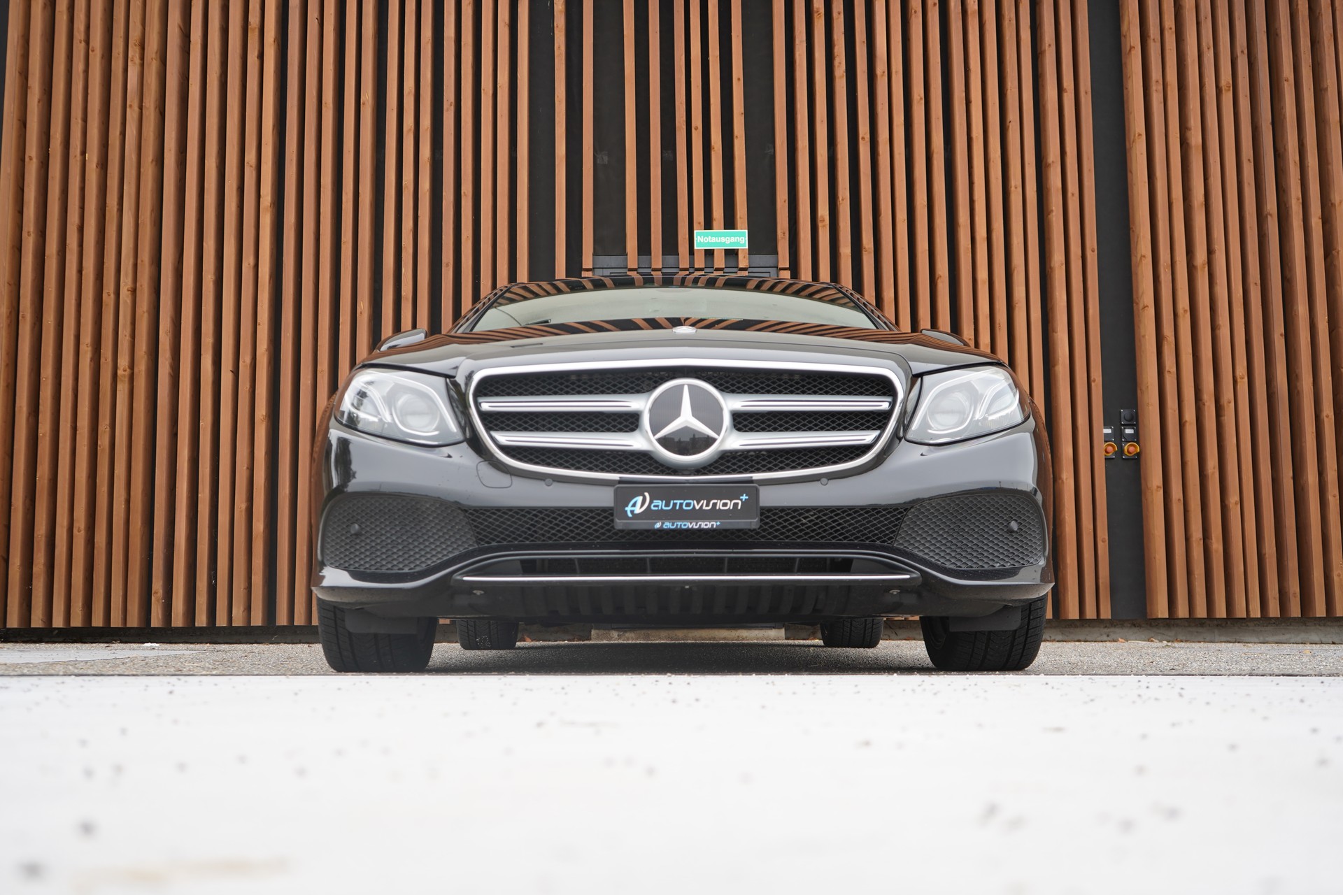 MERCEDES-BENZ E 200 AVANTGARDE 9G-TRONIC l 184 PS-image-15