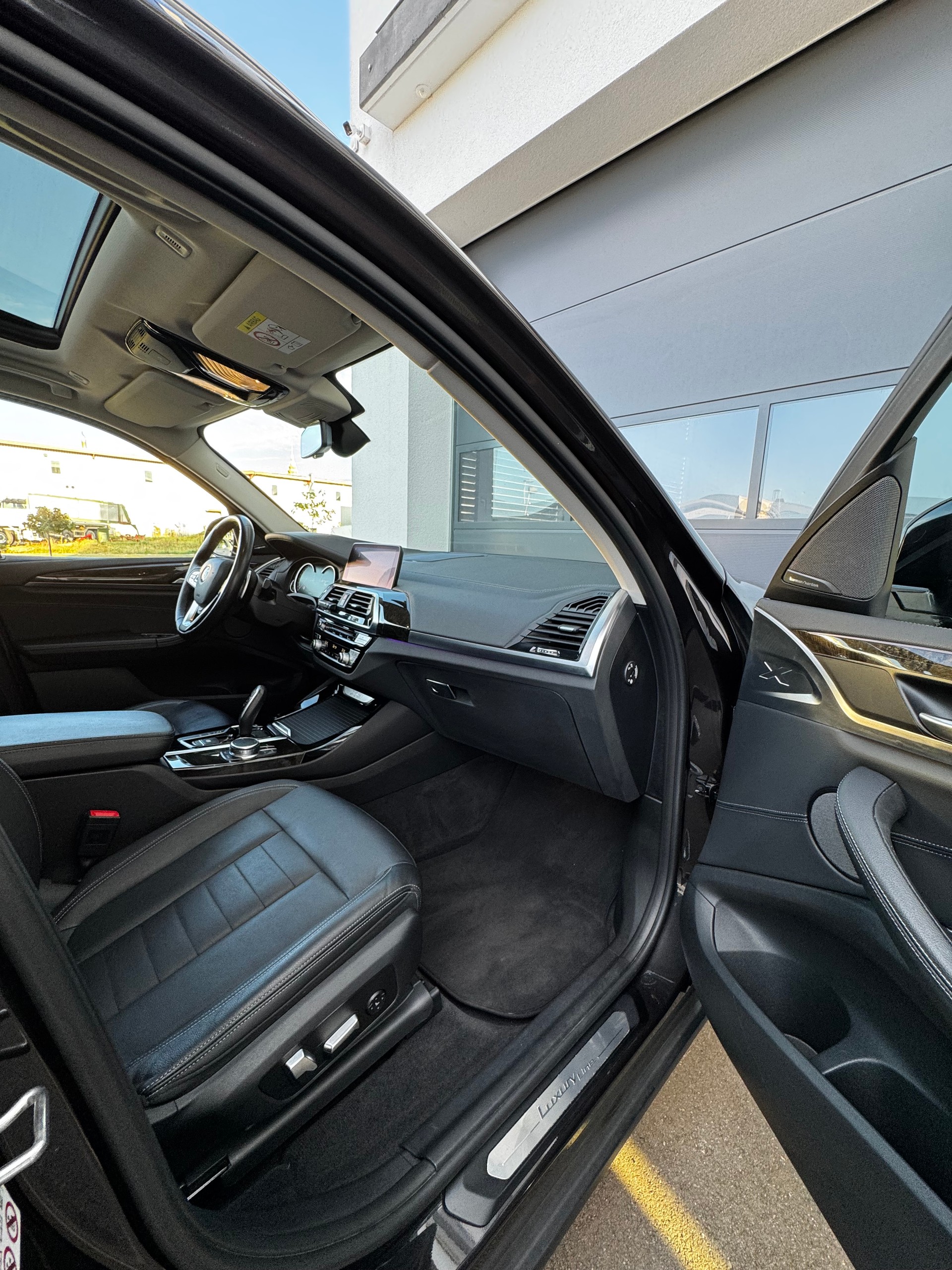 BMW X3 xDrive 30d Individual Luxury Line Steptronic-image-13