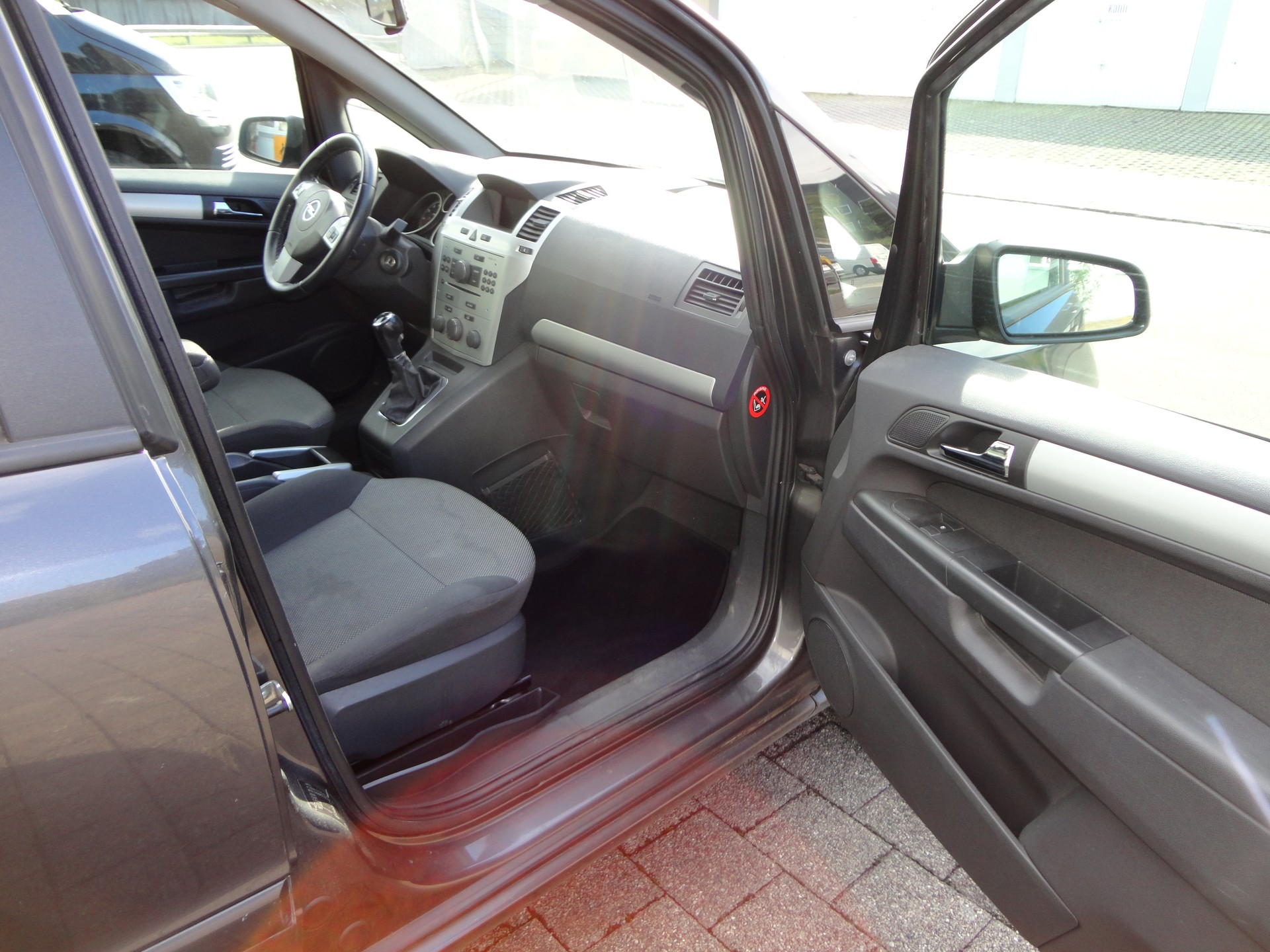 OPEL Zafira 1.8i 16V-image-12