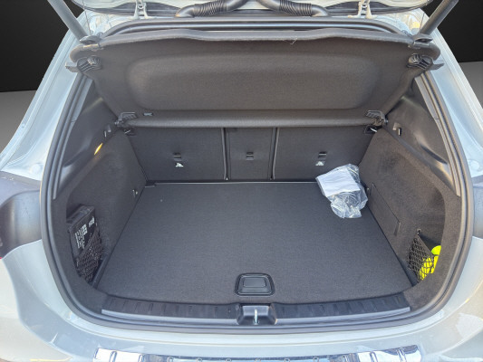 MERCEDES-BENZ GLA 220d 4M Swiss Star-image-10