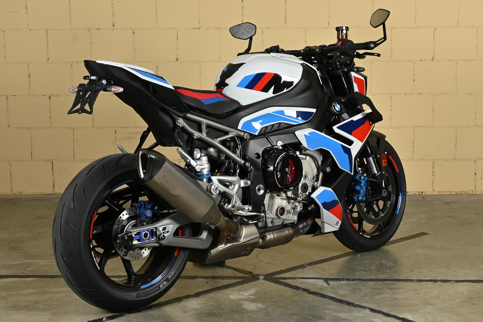 BMW M 1000 R-image-14