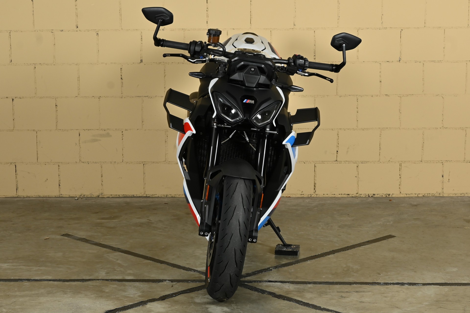 BMW M 1000 R-image-10