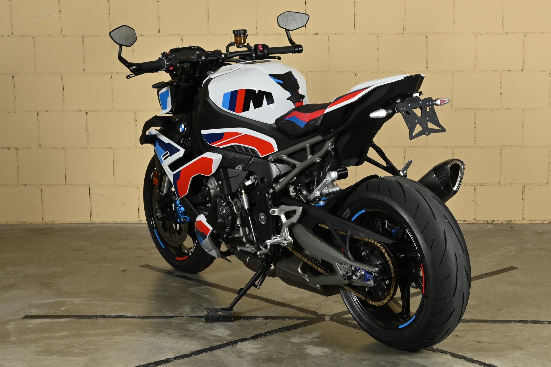 BMW M 1000 R-image-13