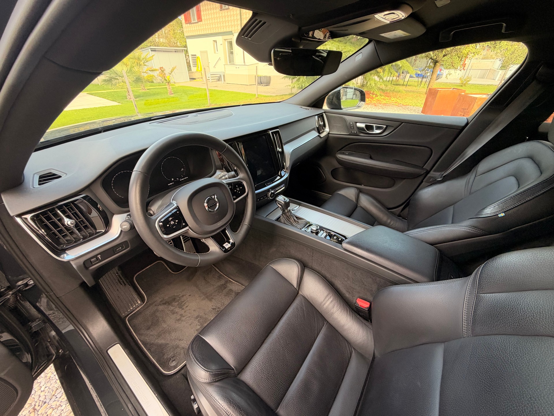 VOLVO 2.0 D4 R-Design AWD-image-3