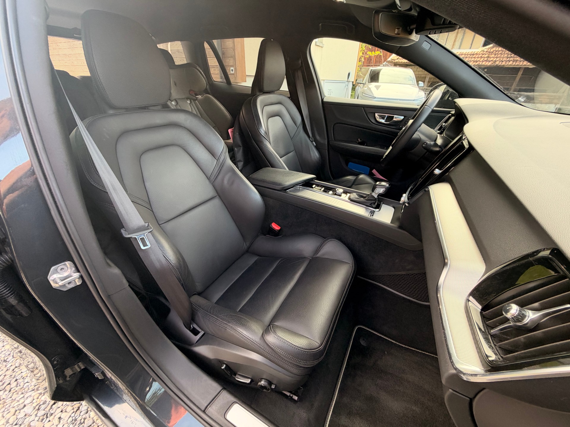 VOLVO 2.0 D4 R-Design AWD-image-2
