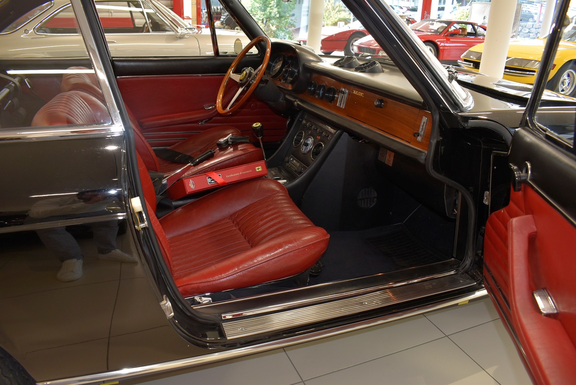 FERRARI 365 GTC-image-11