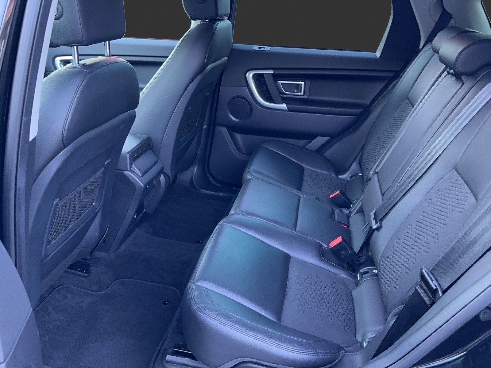 LAND ROVER Discovery Sport 2.0 TD4 SE AT9-image-3