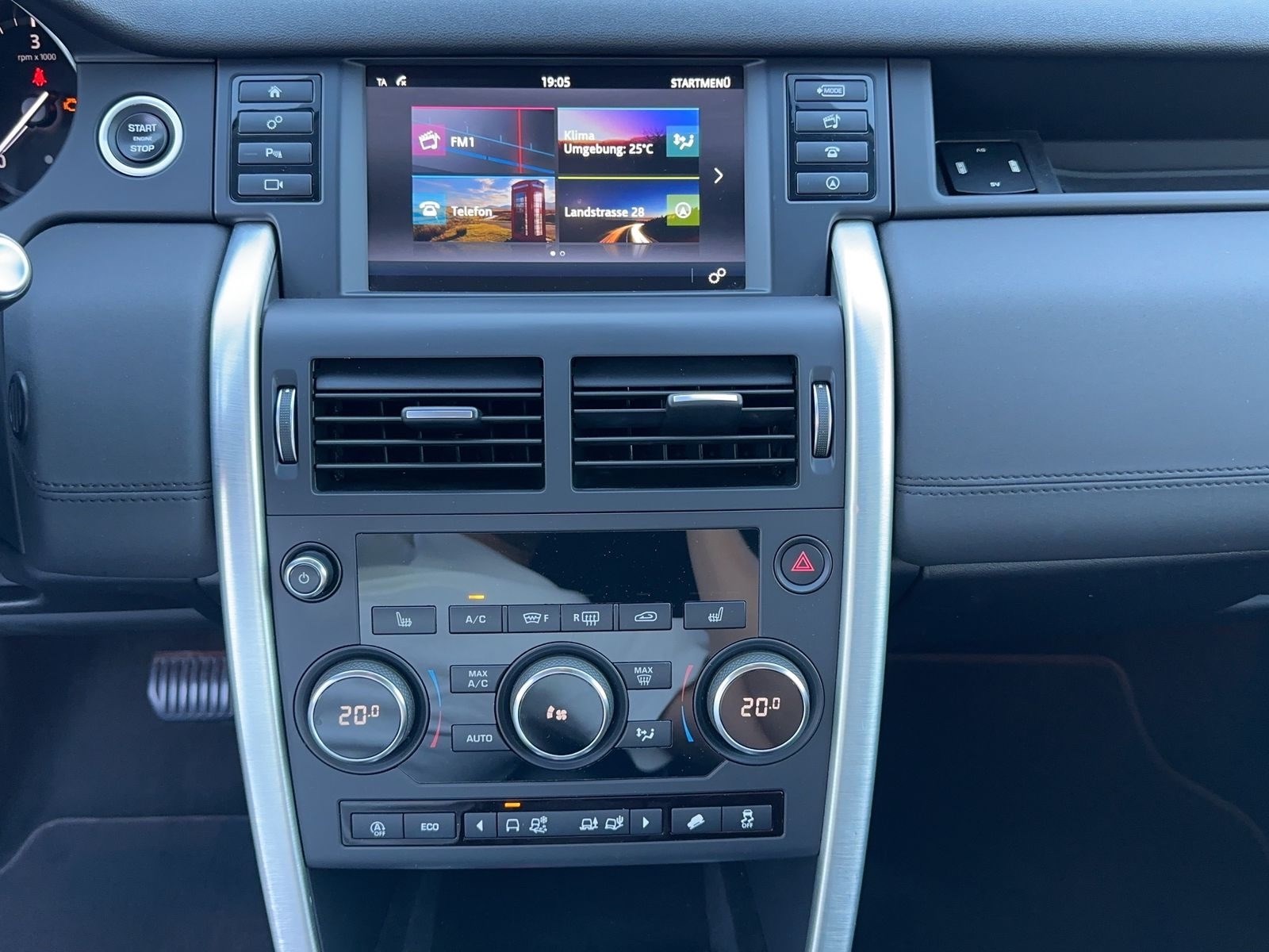 LAND ROVER Discovery Sport 2.0 TD4 SE AT9-image-4