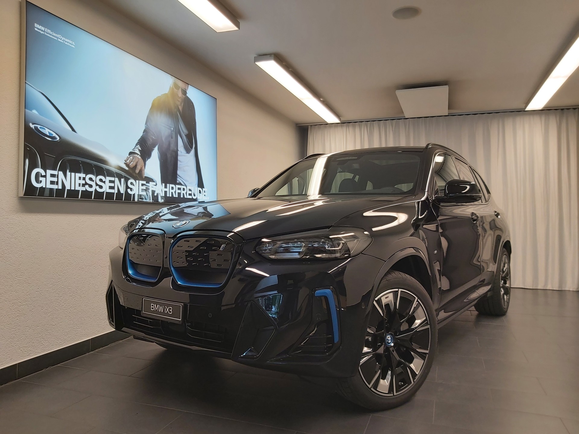 BMW iX3 Impressive-image-0