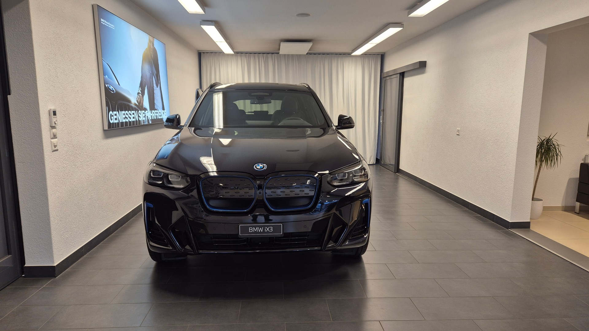 BMW iX3 Impressive-image-1