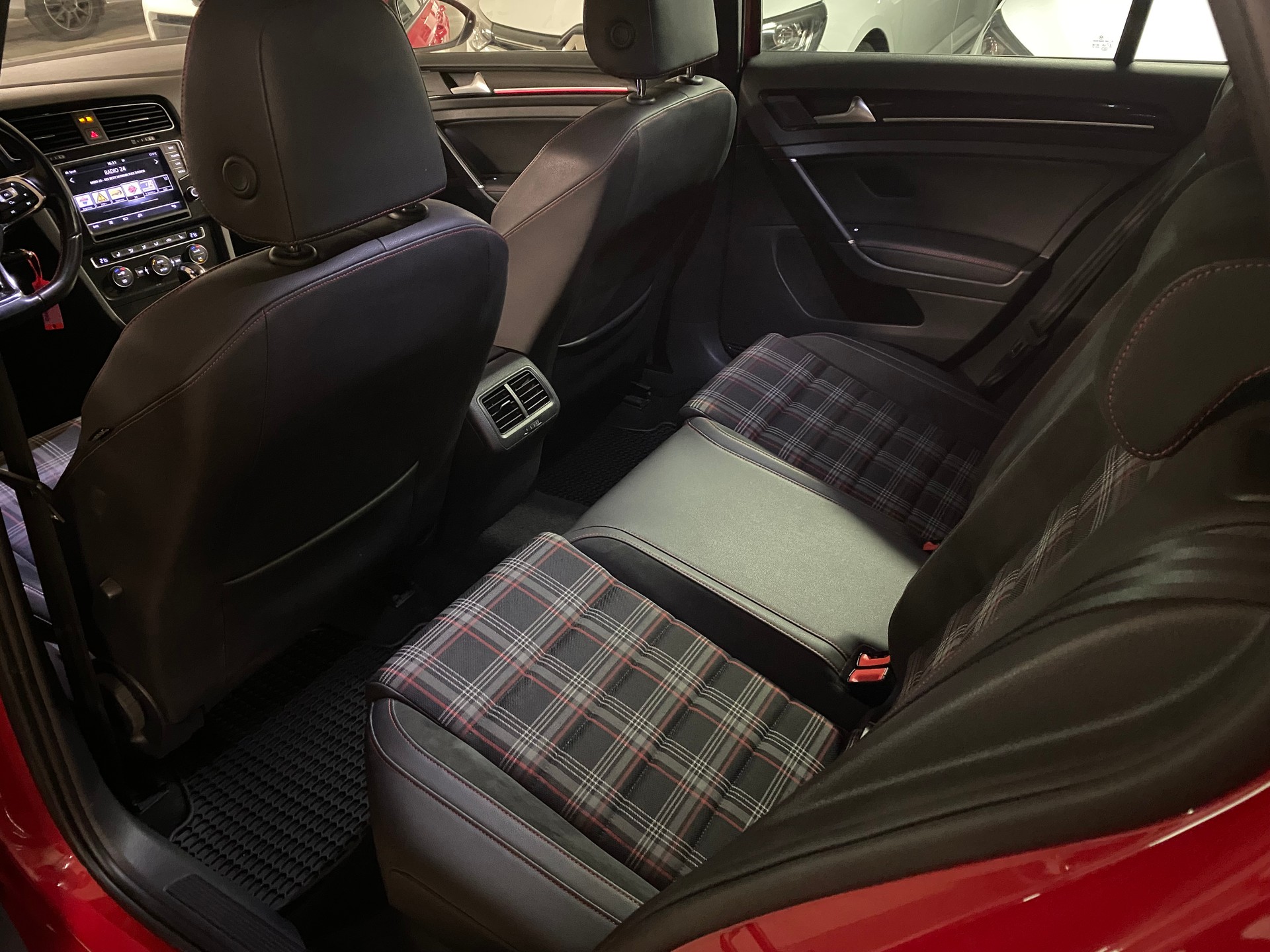 VW Golf 2.0 TSI GTI Performance DSG-image-10