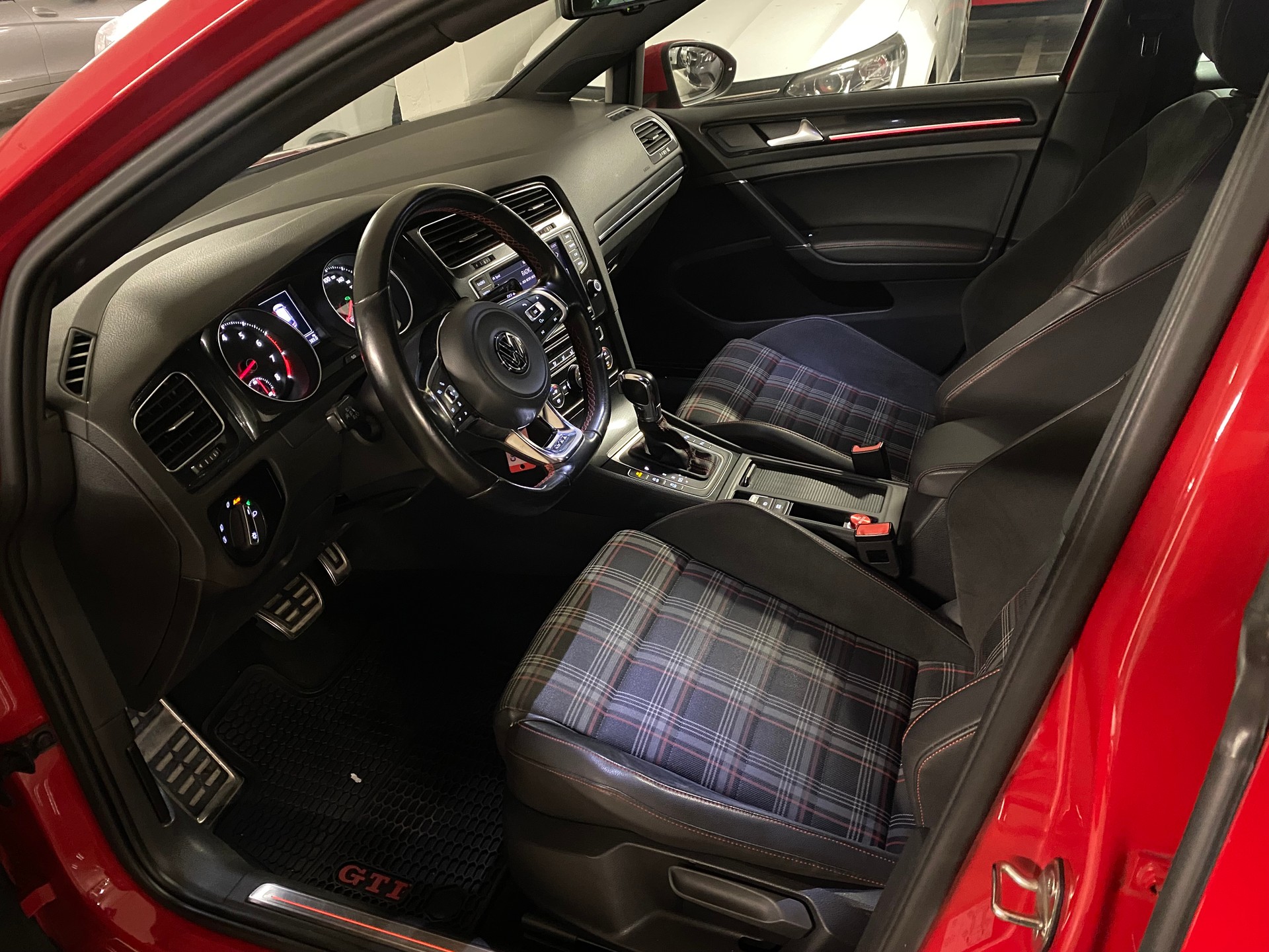 VW Golf 2.0 TSI GTI Performance DSG-image-8