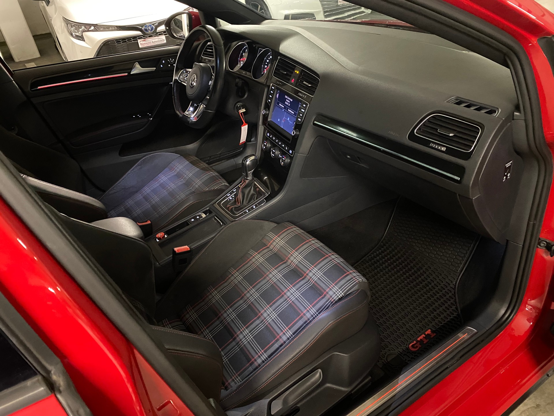 VW Golf 2.0 TSI GTI Performance DSG-image-9