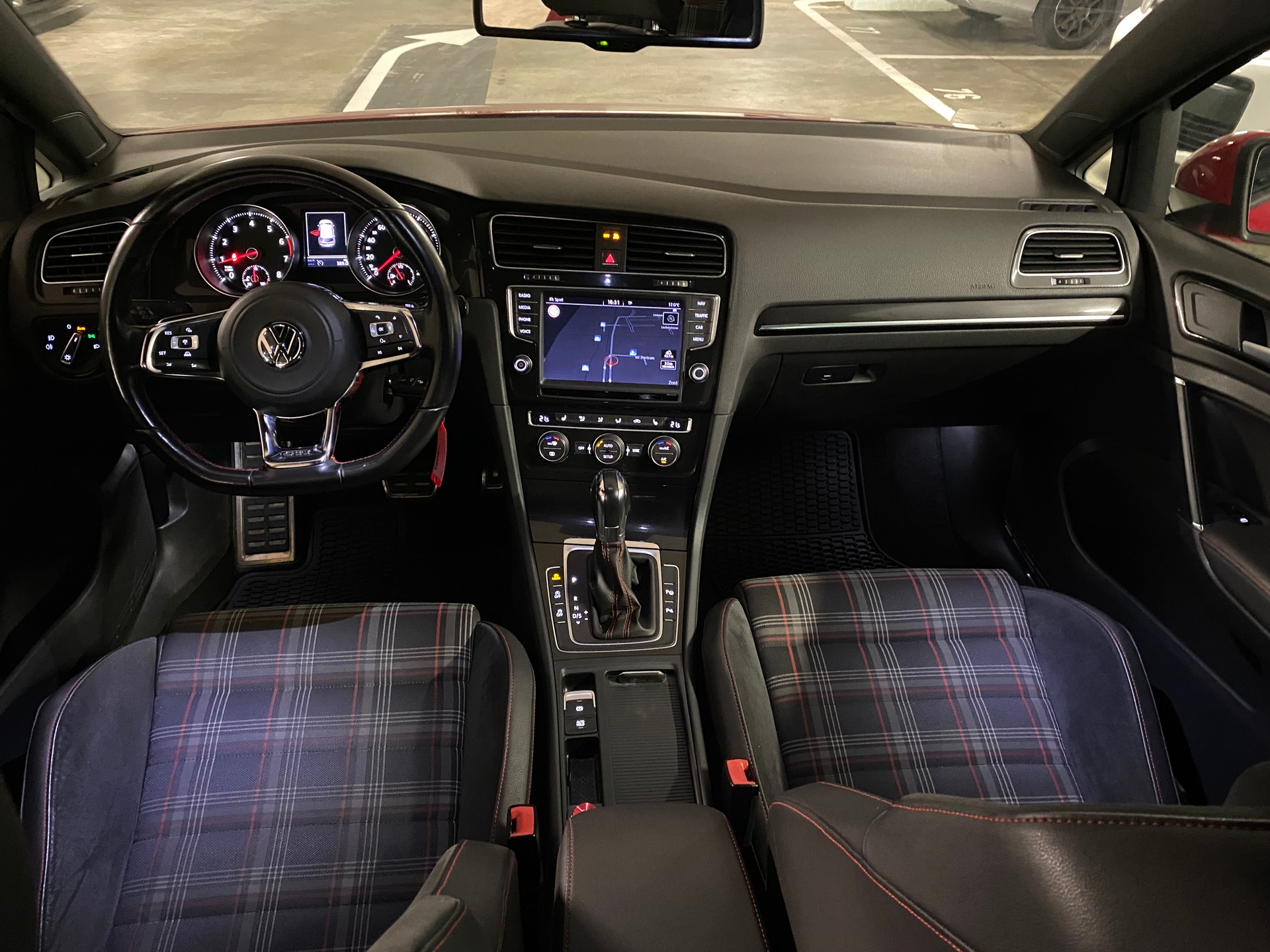 VW Golf 2.0 TSI GTI Performance DSG-image-7