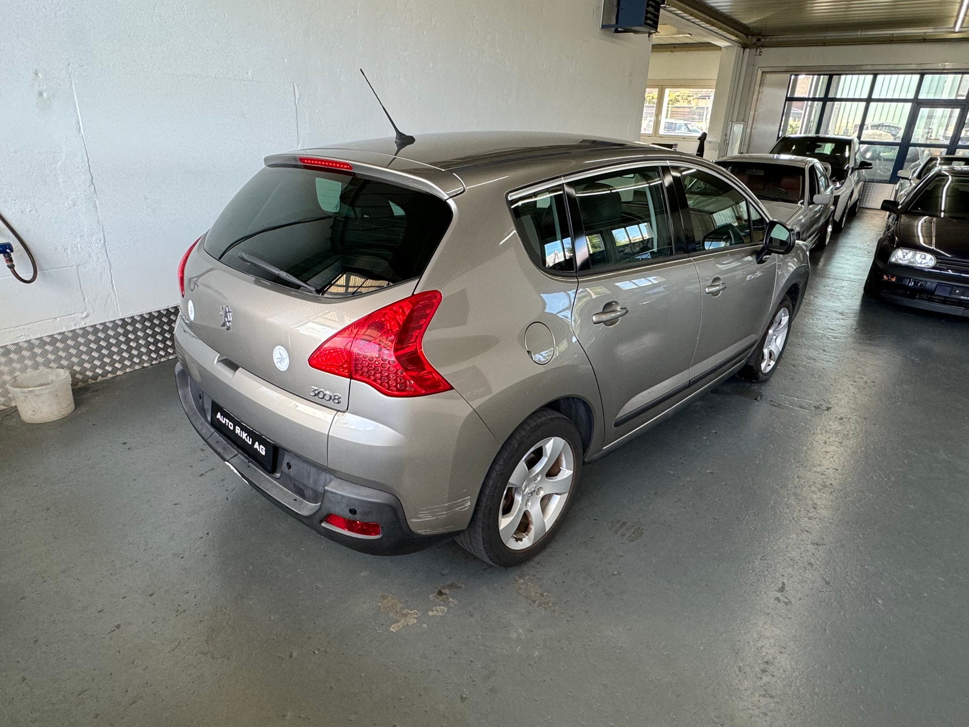 PEUGEOT 3008 1.6 16V T Active-image-6