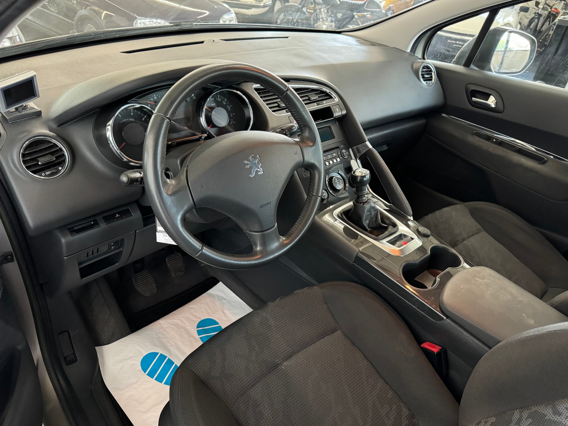 PEUGEOT 3008 1.6 16V T Active-image-10
