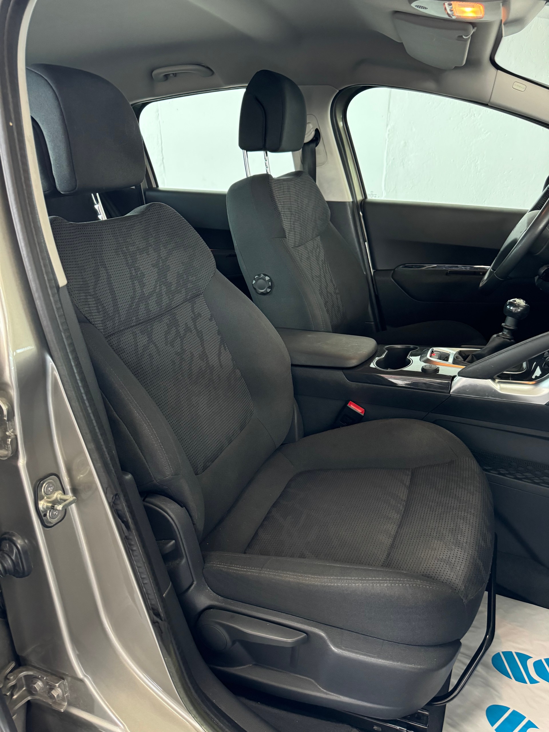 PEUGEOT 3008 1.6 16V T Active-image-16