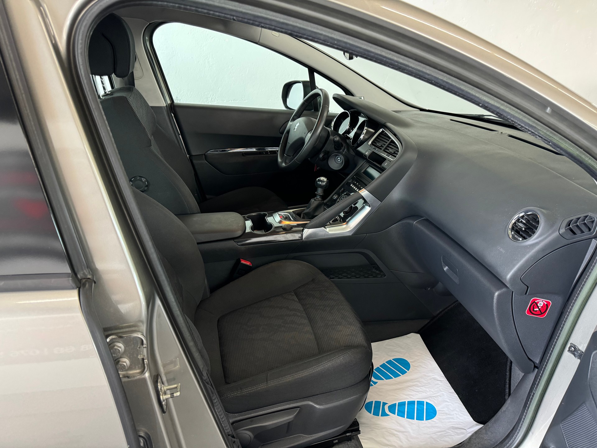 PEUGEOT 3008 1.6 16V T Active-image-15