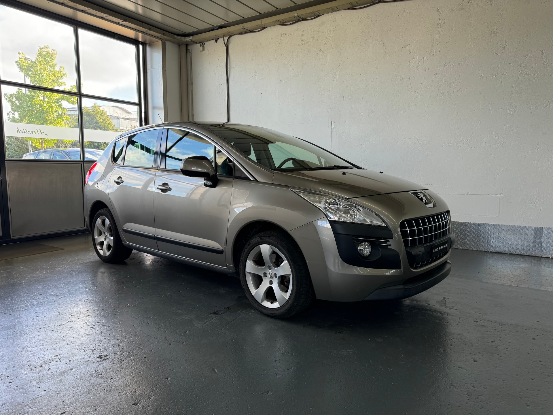 PEUGEOT 3008 1.6 16V T Active-image-1