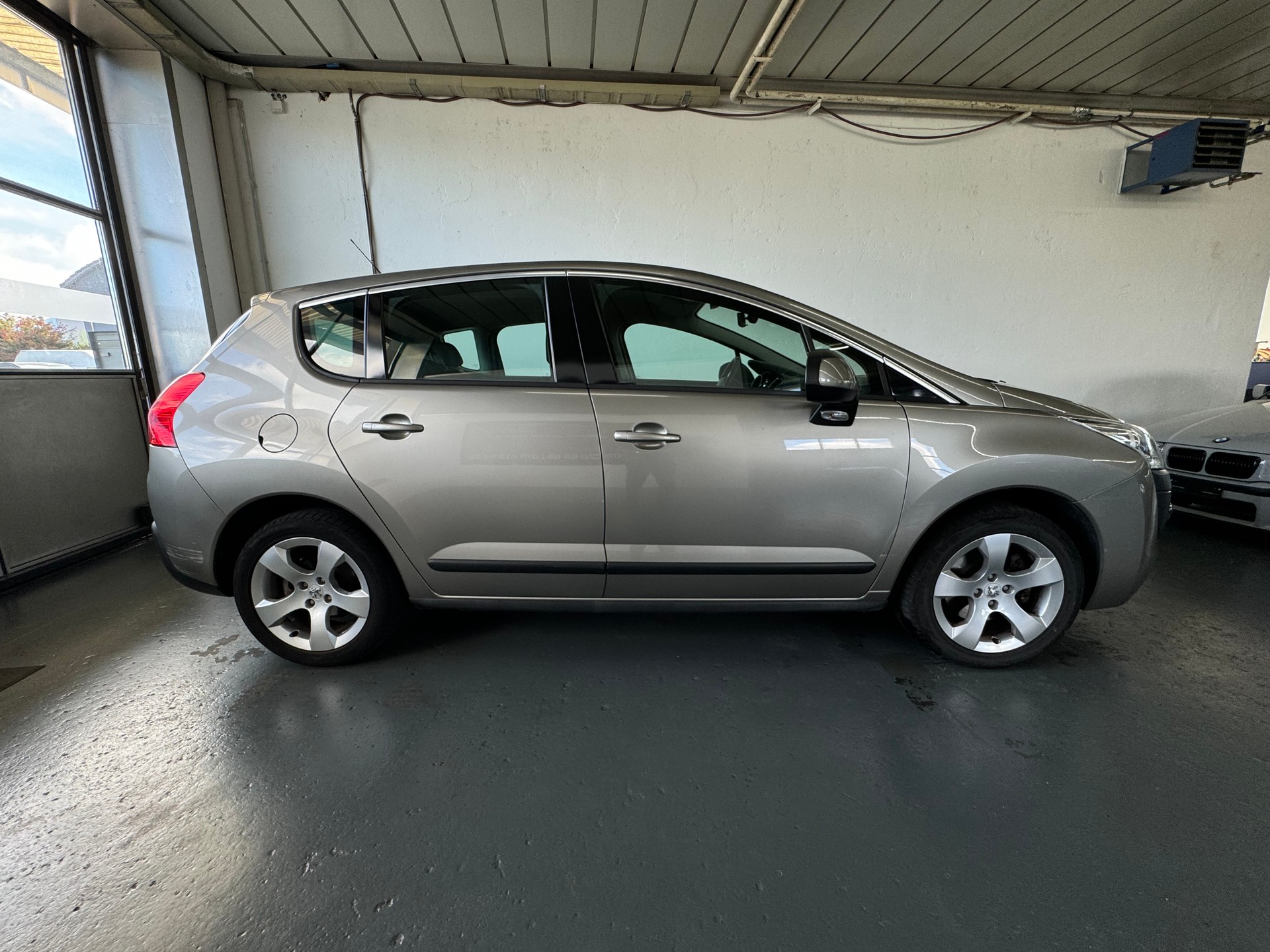 PEUGEOT 3008 1.6 16V T Active-image-5