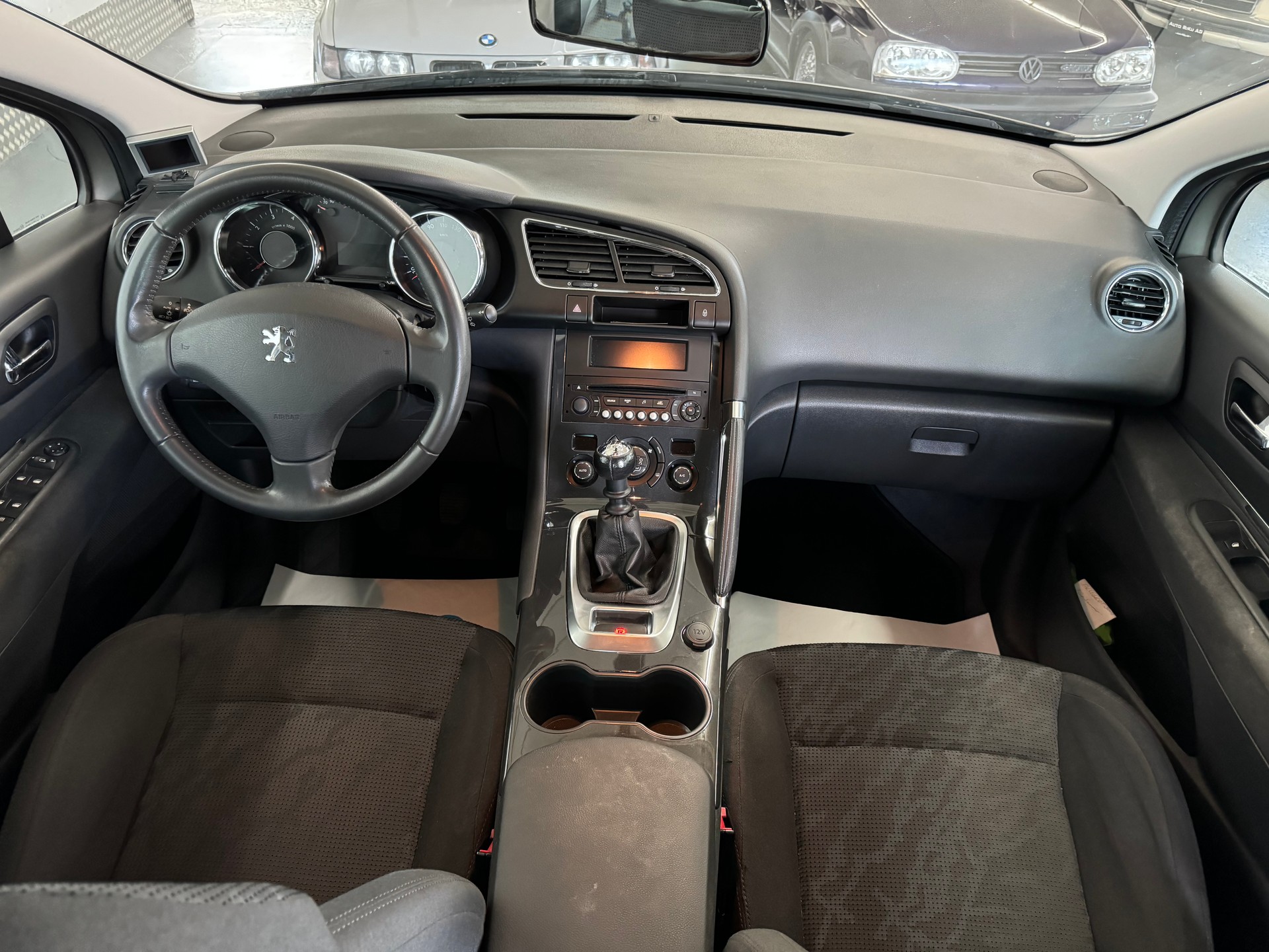 PEUGEOT 3008 1.6 16V T Active-image-12