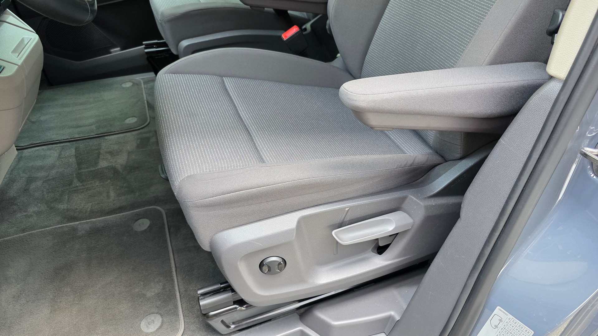 VW T7 Multivan 2.0 TDI Liberty DSG Langversion-image-17