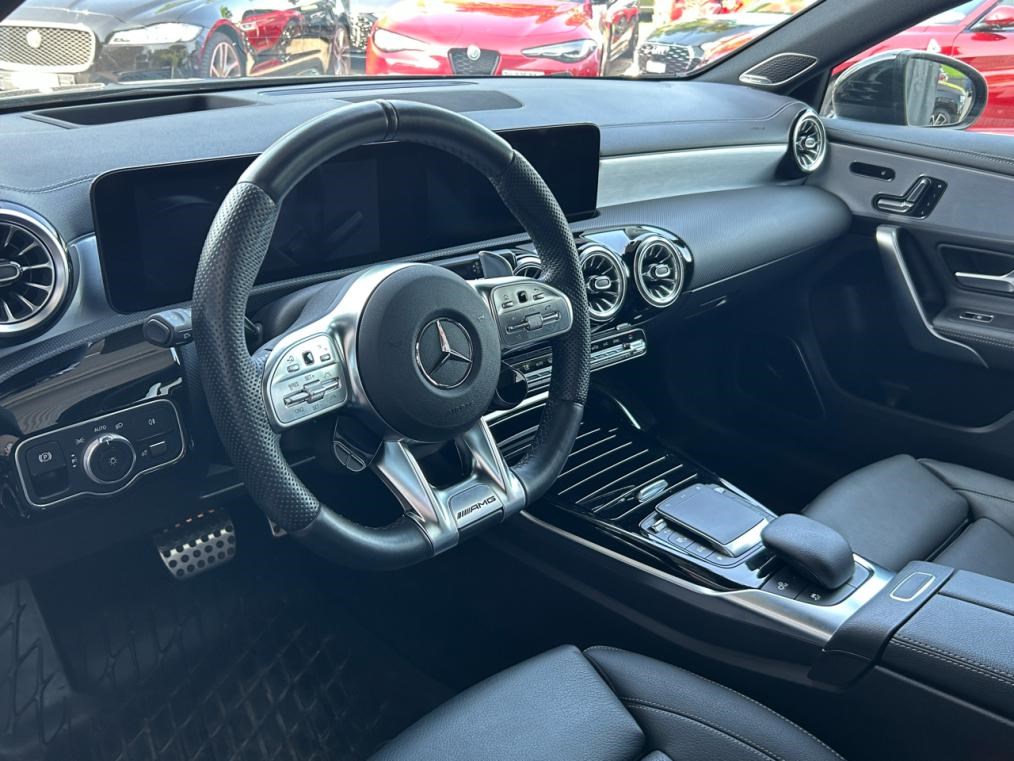 MERCEDES-BENZ A 35 AMG 4Matic Speedshift-image-3