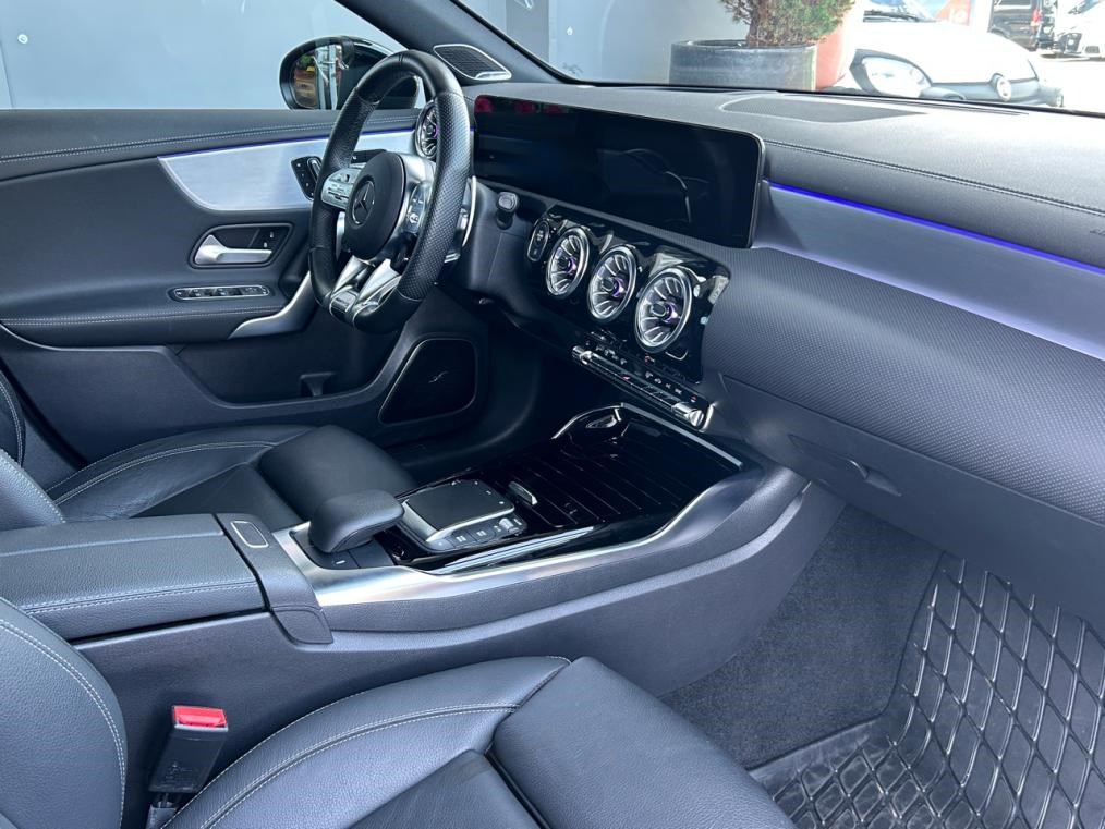 MERCEDES-BENZ A 35 AMG 4Matic Speedshift-image-9