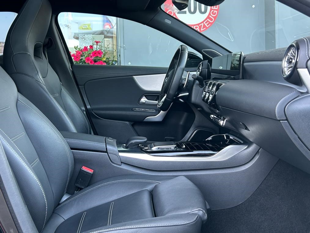 MERCEDES-BENZ A 35 AMG 4Matic Speedshift-image-10