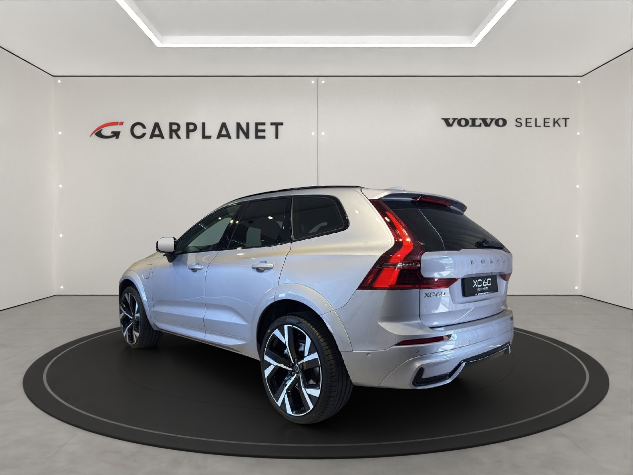 VOLVO XC60 2.0 T6 TE Ultra Dark eAWD-showroom-element-2