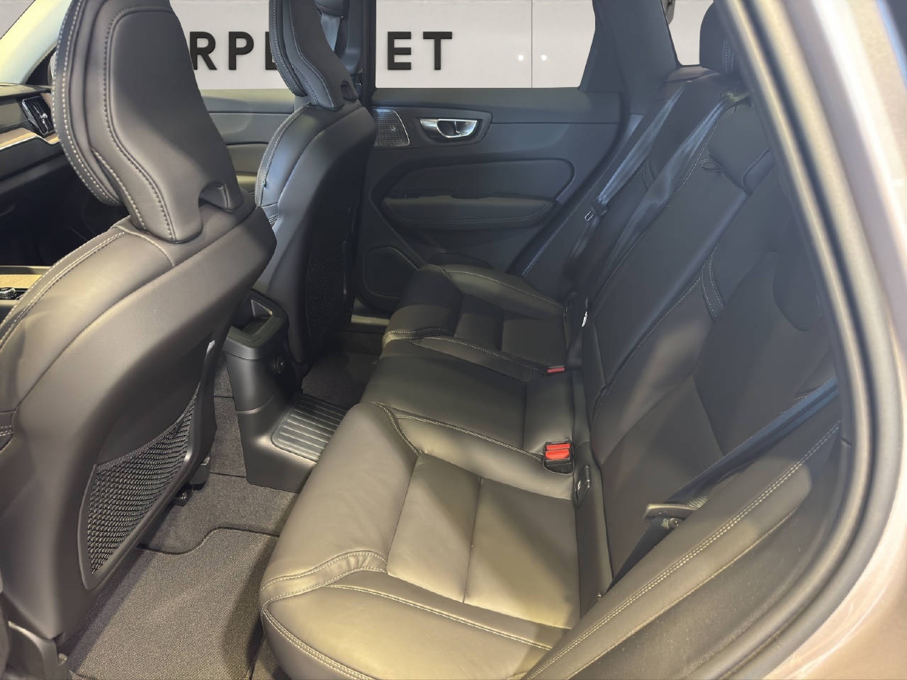 VOLVO XC60 2.0 T6 TE Ultra Dark eAWD-image-5