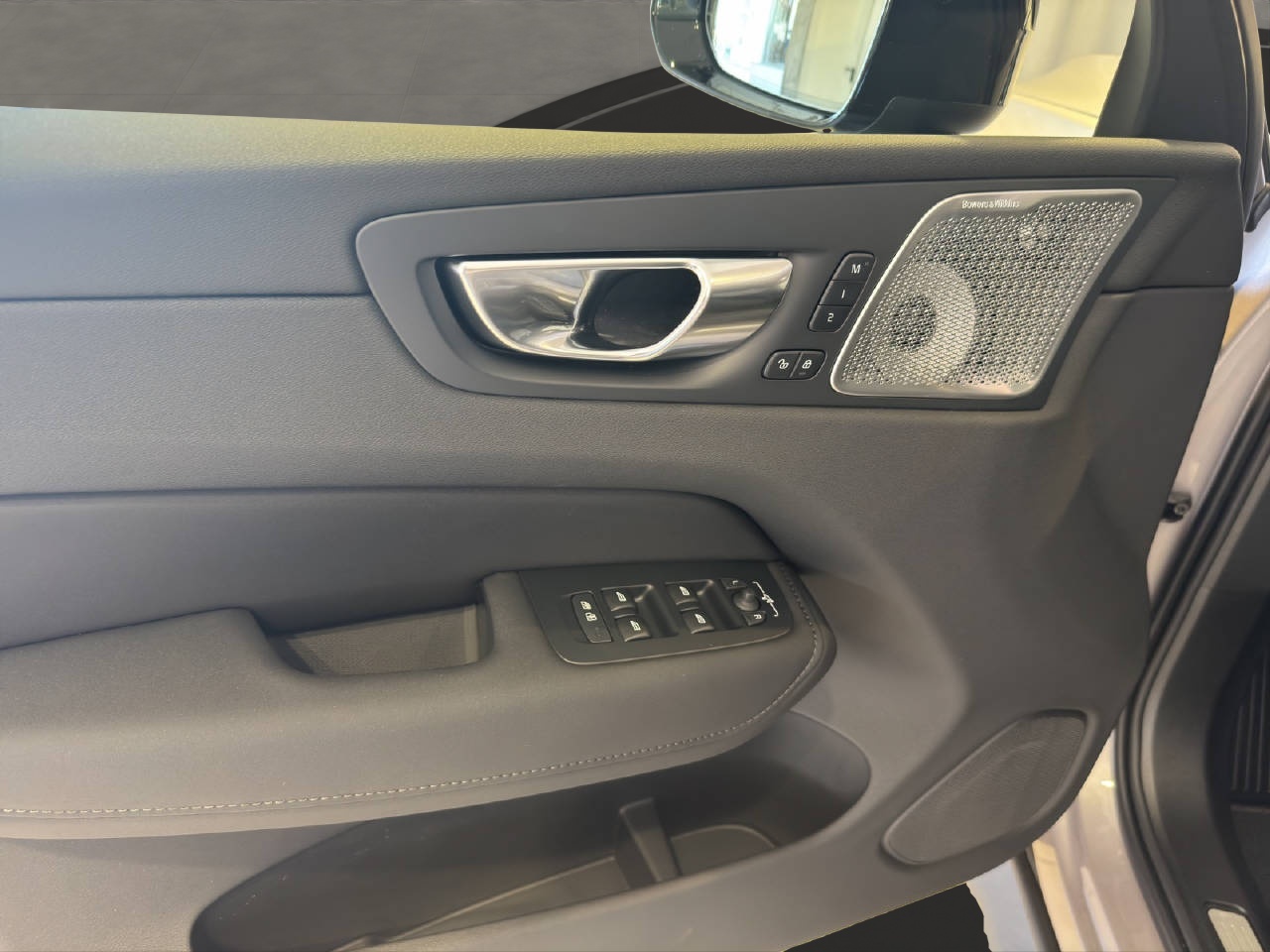 VOLVO XC60 2.0 T6 TE Ultra Dark eAWD-image-14