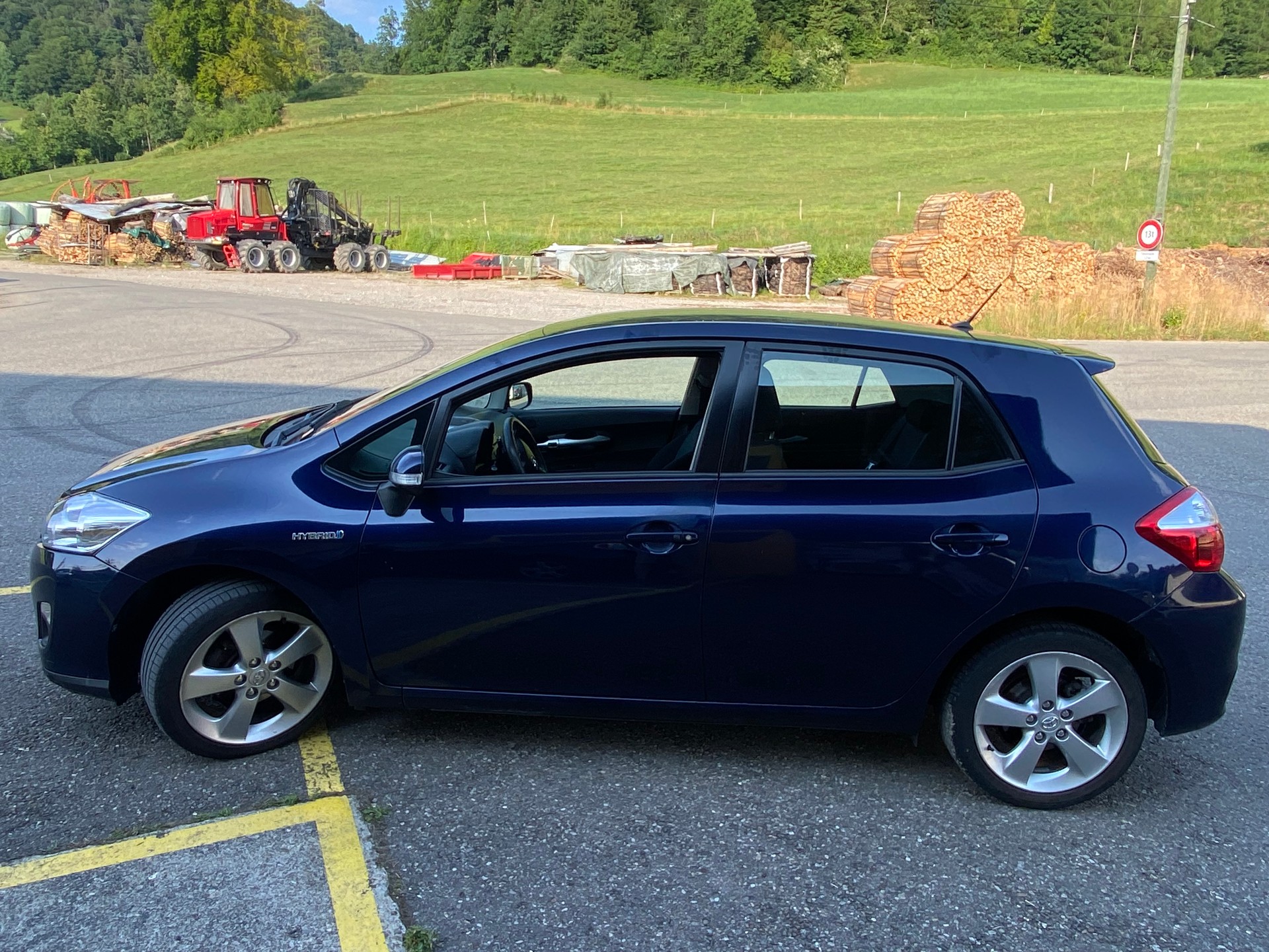 TOYOTA AURIS-image-1