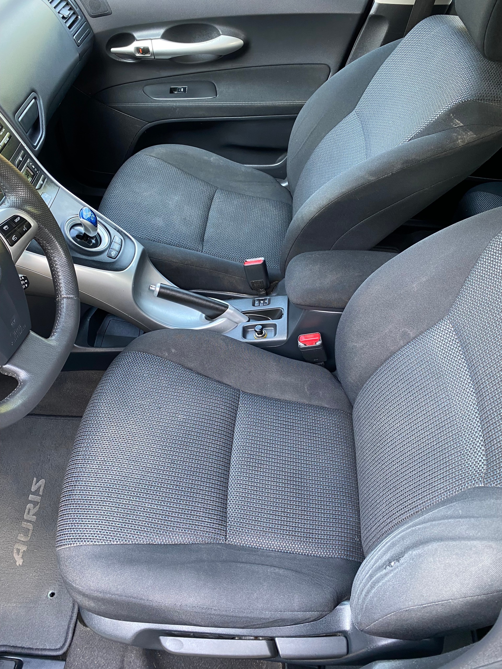 TOYOTA AURIS-image-4