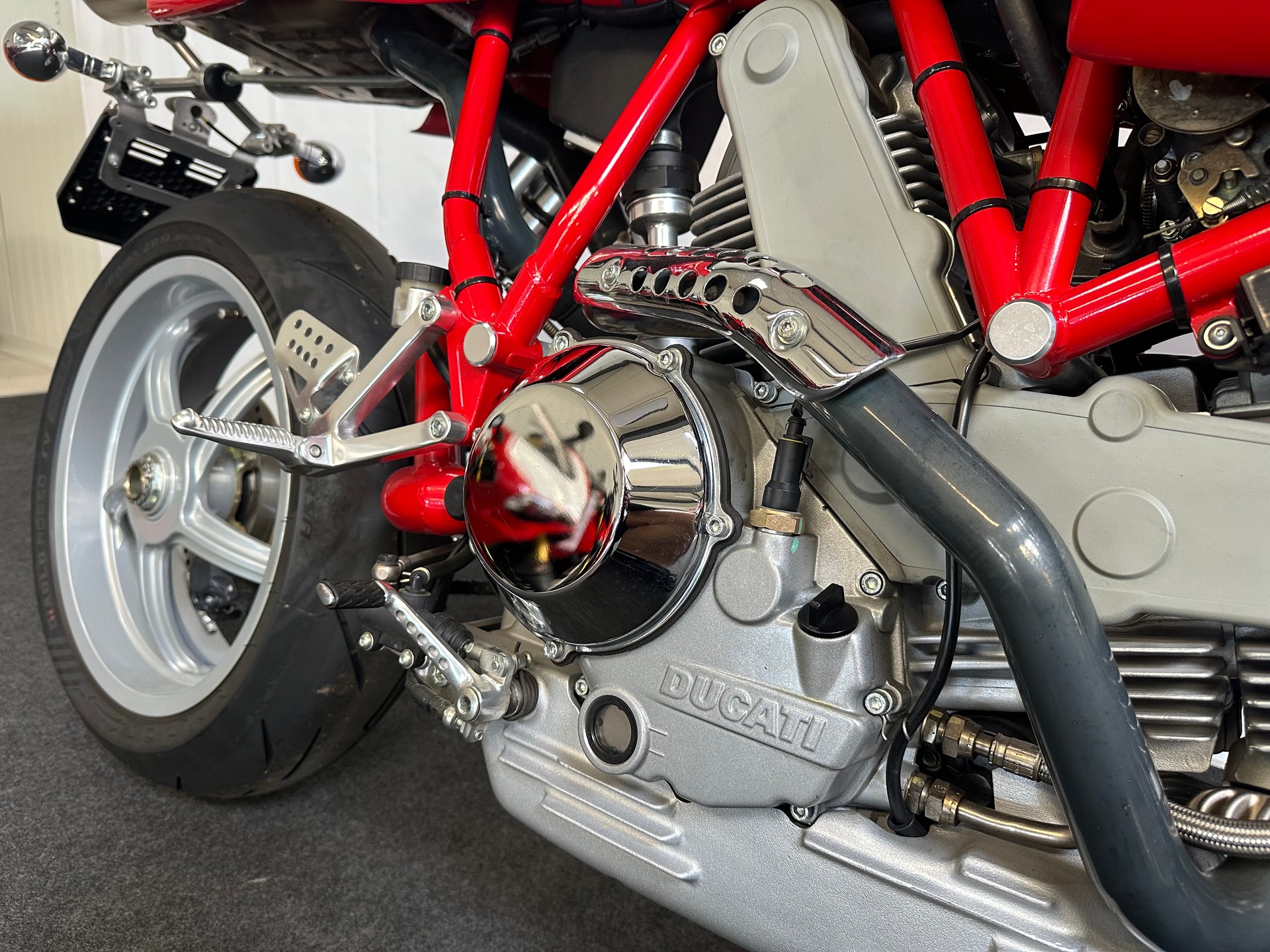 DUCATI MH 900e-showroom-element-2