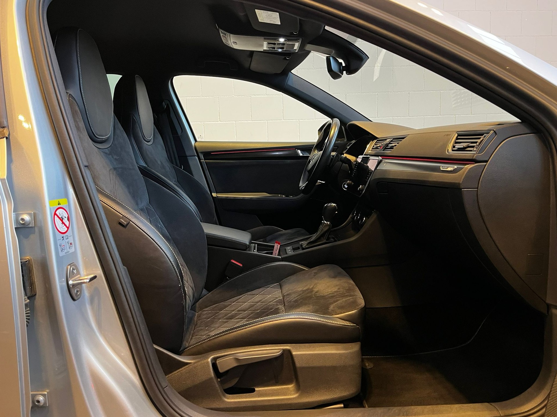 SKODA Superb 1.4 TSI Sport Line PHEV DSG-image-14