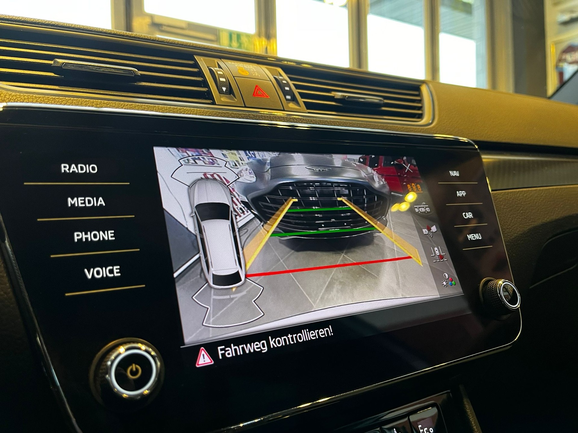 SKODA Superb 1.4 TSI Sport Line PHEV DSG-image-16