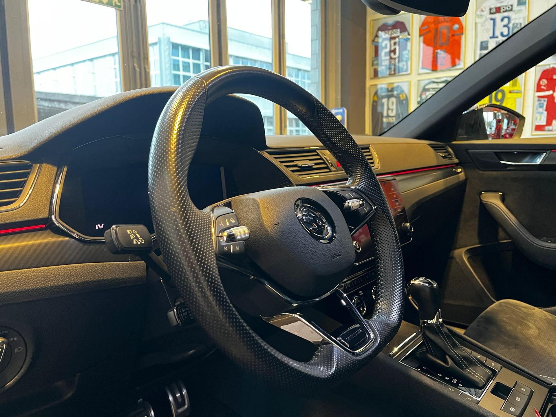 SKODA Superb 1.4 TSI Sport Line PHEV DSG-image-11