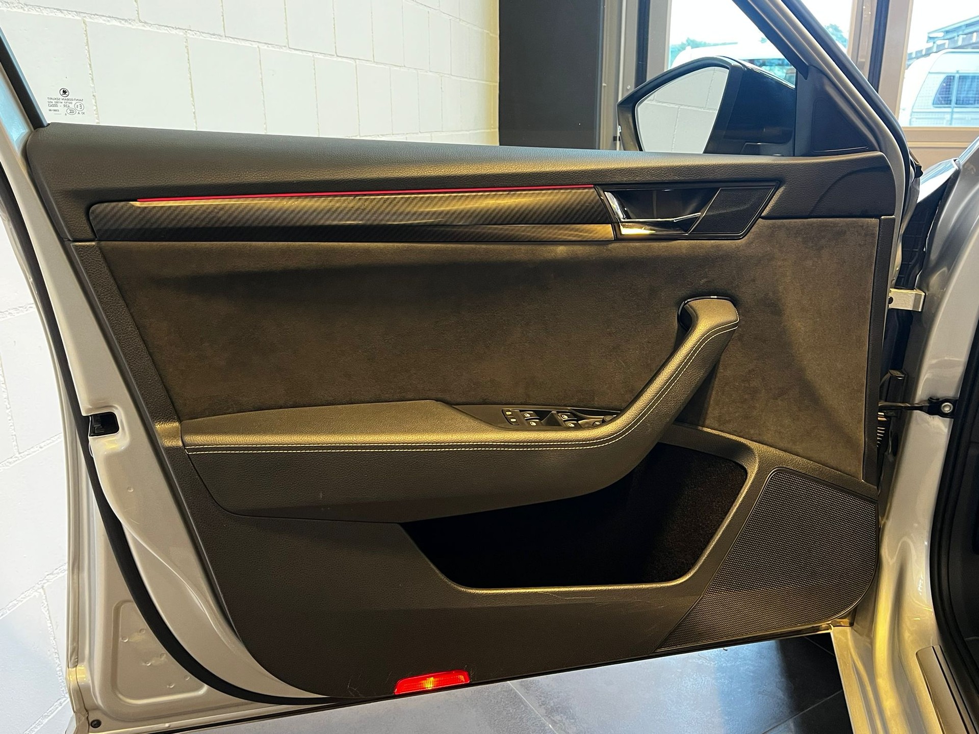 SKODA Superb 1.4 TSI Sport Line PHEV DSG-image-20